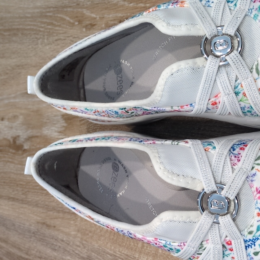 🩷💛💚💙❤️NIB Bzees White Floral Colorful Women's slip on Shoes sz 7M🩷💛💚💙❤️ - Picture 3 of 13